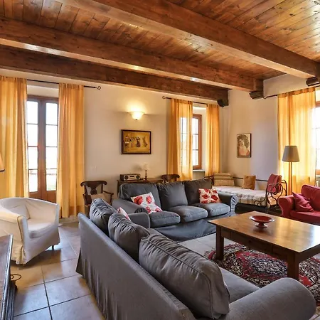 Pesce, Apartment