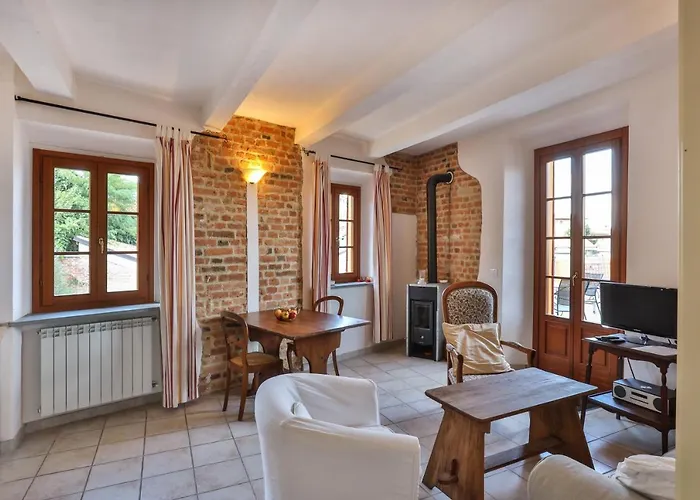 Pesce, Apartmán Mombaruzzo
